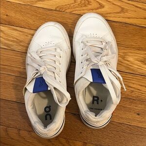 On Running Women’s Roger Sneaker